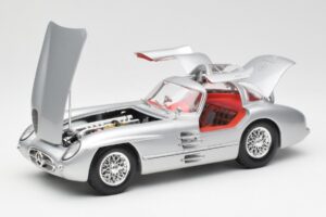 Mercedes 300 SLR Uhlenhaut Coupe Srebrny Maisto 1:18 536898 Metal — zdjęcie 2 z 8