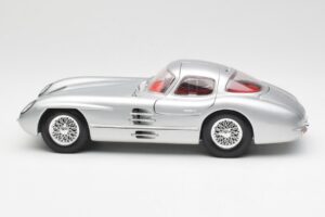 Mercedes 300 SLR Uhlenhaut Coupe Srebrny Maisto 1:18 536898 Metal — zdjęcie 4 z 8