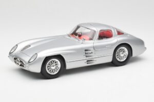 Mercedes 300 SLR Uhlenhaut Coupe Srebrny Maisto 1:18 536898 Metal