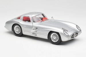 Mercedes 300 SLR Uhlenhaut Coupe Srebrny Maisto 1:18 536898 Metal — zdjęcie 6 z 8