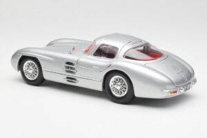 Mercedes 300 SLR Uhlenhaut Coupe Srebrny Maisto 1:18 536898 Metal — zdjęcie 7 z 8