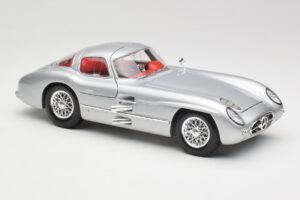 Mercedes 300 SLR Uhlenhaut Coupe Srebrny Maisto 1:18 36898 Metal — zdjęcie 6 z 8