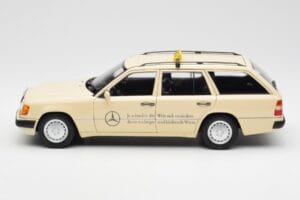 Mercedes 300D S124 T-Model Jasny Ivory Taxi Edycja Dealerska Norev 1:18 B66040702 Metal — zdjęcie 4 z 8