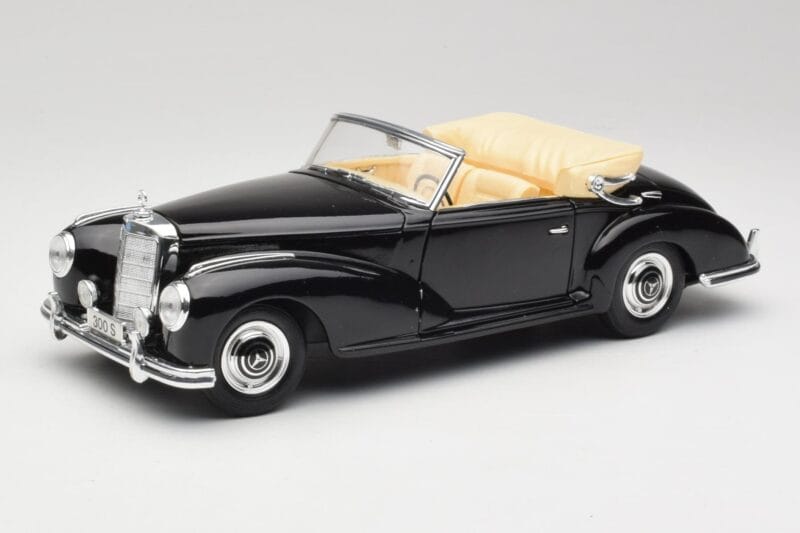 Mercedes 300SC W188 Obsidian Czarny Maisto 1:18 806B Metal