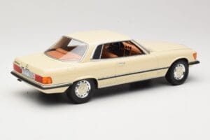 Mercedes 350 SLC C107 Biały Cult Models 1:18 CML049-1 Metal — zdjęcie 2 z 6