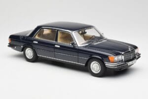 Mercedes 450 SEL 6.9 W116 Ciemnoniebieski Revell 1:18 8956 Metal — zdjęcie 6 z 8
