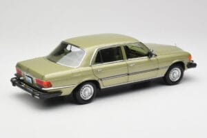 Mercedes 450 SEL W116 J.R. Ewing Dallas Srebrno-Zielony Norev 1:18 183975 Metal — zdjęcie 5 z 8