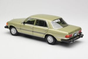 Mercedes 450 SEL W116 J.R. Ewing Dallas Srebrno-Zielony Norev 1:18 183975 Metal — zdjęcie 6 z 8