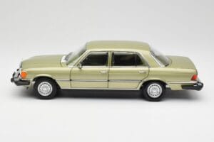 Mercedes 450 SEL W116 J.R. Ewing Dallas Srebrno-Zielony Norev 1:18 183975 Metal — zdjęcie 7 z 8