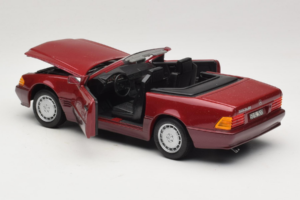 Mercedes 500 SL R129 Ciemnoczerwony Revell 1:18 8801 Metal — zdjęcie 5 z 8