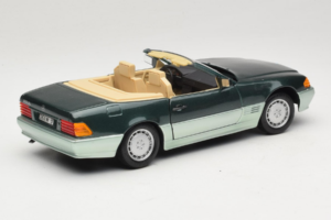 Mercedes 500 SL R129 Srebrno Zielony Revell 1:18 8802 Metal — zdjęcie 3 z 8