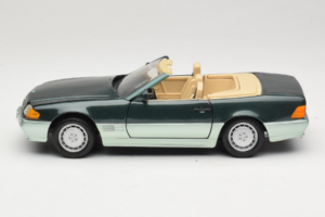Mercedes 500 SL R129 Srebrno Zielony Revell 1:18 8802 Metal — zdjęcie 4 z 8