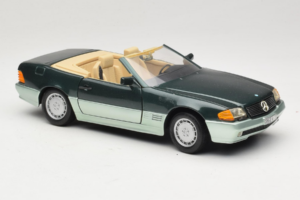 Mercedes 500 SL R129 Srebrno Zielony Revell 1:18 8802 Metal — zdjęcie 6 z 8