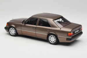 Mercedes 500E W124 Impala Metallic Norev 1:18 183954 Metal — zdjęcie 7 z 8