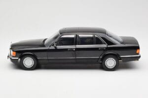 Mercedes 560 SEL W126 Czarny Edycja Dealerska Norev 1:18 B66040599 Metal — zdjęcie 4 z 8