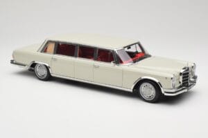 Mercedes 600 Pullman W100 Jasnoszary NZG 1:18 B66040708 Metal — zdjęcie 6 z 8