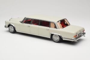 Mercedes 600 Pullman W100 Jasnoszary NZG 1:18 B66040708 Metal — zdjęcie 7 z 8