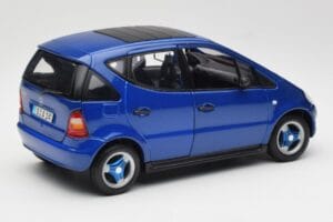 Mercedes A-Class W168 Ciemny Niebieski Maisto 1:18 B66005219 Metal — zdjęcie 3 z 8
