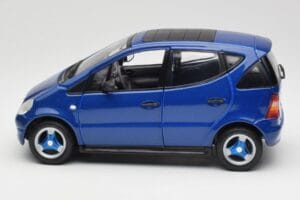 Mercedes A-Class W168 Ciemny Niebieski Maisto 1:18 B66005219 Metal — zdjęcie 4 z 8
