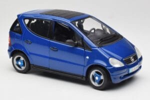 Mercedes A-Class W168 Ciemny Niebieski Maisto 1:18 B66005219 Metal — zdjęcie 6 z 8