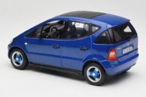 Mercedes A-Class W168 Ciemny Niebieski Maisto 1:18 B66005219 Metal — zdjęcie 7 z 8