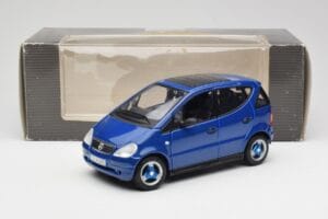 Mercedes A-Class W168 Ciemny Niebieski Maisto 1:18 B66005219 Metal — zdjęcie 8 z 8
