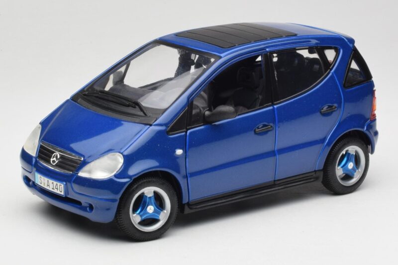 Mercedes A-Class W168 Ciemny Niebieski Maisto 1:18 B66005219 Metal