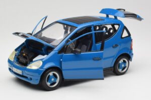 Mercedes A-Class W168 Jasnoniebieski Maisto 1:18 37800-M5 Metal — zdjęcie 2 z 8