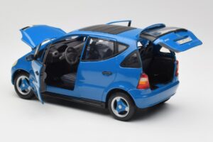 Mercedes A-Class W168 Jasnoniebieski Maisto 1:18 37800-M5 Metal — zdjęcie 5 z 8