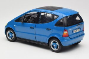 Mercedes A-Class W168 Jasnoniebieski Maisto 1:18 37800-M5 Metal — zdjęcie 7 z 8