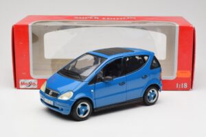 Mercedes A-Class W168 Jasnoniebieski Maisto 1:18 37800-M5 Metal — zdjęcie 8 z 8