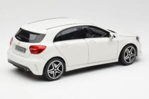 Mercedes A-Class W176 Cirrus Biały Norev 1:18 B66960126 Metal — zdjęcie 3 z 8