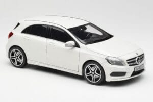 Mercedes A-Class W176 Cirrus Biały Norev 1:18 B66960126 Metal — zdjęcie 6 z 8