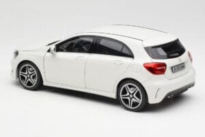 Mercedes A-Class W176 Cirrus Biały Norev 1:18 B66960126 Metal — zdjęcie 7 z 8