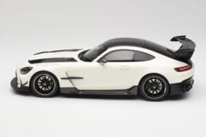 Mercedes AMG GT C190 Black Series Designo Diamond Biały Metallic Minichamps 1:18 155032022 Metal — zdjęcie 3 z 6
