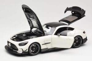 Mercedes AMG GT C190 Black Series Diamond White Metallic Minichamps 1:18 110032020 Metal — zdjęcie 2 z 8