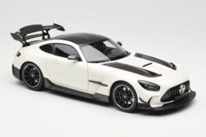 Mercedes AMG GT C190 Black Series Diamond White Metallic Minichamps 1:18 110032020 Metal — zdjęcie 6 z 8