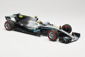 Mercedes AMG Petronas W08 V. Rossi Ride Swap Valencia December 2019 Minichamps 1:18 110191746 Metal — zdjęcie 4 z 6
