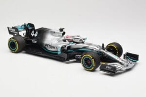 Mercedes AMG Petronas W10 #44 L. Hamilton Winner Chinese GP 2019 Minichamps 1:18 110190344 Metal — zdjęcie 4 z 6