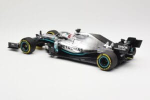 Mercedes AMG Petronas W10 #44 L. Hamilton Winner Chinese GP 2019 Minichamps 1:18 110190344 Metal — zdjęcie 5 z 6