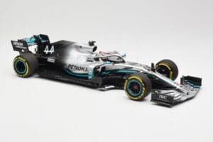 Mercedes AMG Petronas W10 #44 L. Hamilton F1 World Champion 2019 Minichamps 1:18 110190044 Metal — zdjęcie 4 z 6