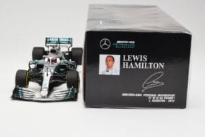 Mercedes AMG Petronas W10 #44 L. Hamilton F1 World Champion 2019 Minichamps 1:18 110190044 Metal — zdjęcie 6 z 6