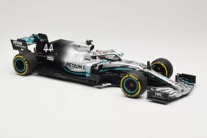 Mercedes AMG Petronas W10 #44 L. Hamilton F1 World Champion Dealer Edition 2019 Minichamps 1:18 B66960567 Metal — zdjęcie 4 z 7