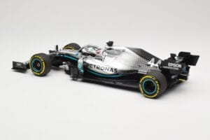 Mercedes AMG Petronas W10 #44 L. Hamilton F1 World Champion Dealer Edition 2019 Minichamps 1:18 B66960567 Metal — zdjęcie 5 z 7