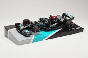 Mercedes AMG Petronas W12 E Performance #44 L. Hamilton Bahrain GP 2021 Minichamps 1:18 113210144 Metal — zdjęcie 2 z 6