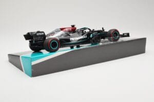 Mercedes AMG Petronas W12 E Performance #44 L. Hamilton Bahrain GP 2021 Minichamps 1:18 113210144 Metal — zdjęcie 3 z 6