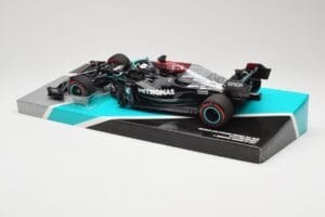 Mercedes AMG Petronas W12 E Performance #44 L. Hamilton Bahrain GP 2021 Minichamps 1:18 113210144 Metal — zdjęcie 5 z 6
