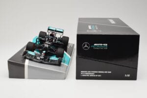 Mercedes AMG Petronas W12 E Performance #44 L. Hamilton Bahrain GP 2021 Minichamps 1:18 113210144 Metal — zdjęcie 6 z 6