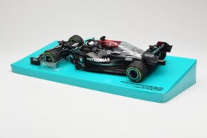 Mercedes AMG Petronas W12 E Performance #44 L. Hamilton Russian GP 2021 Minichamps 1:18 113211544 Metal — zdjęcie 5 z 6