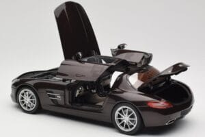 Mercedes AMG SLS C197 Brown Metallic Minichamps 1:18 100039028 Metal — zdjęcie 5 z 8